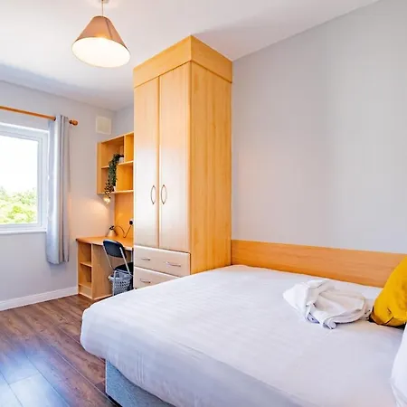 Bright & Spacious Apartmán *