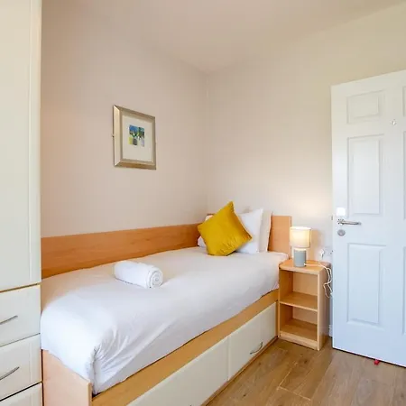 Bright & Spacious In