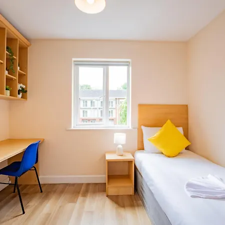 Bright & Spacious Apartmán *