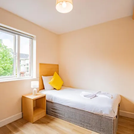 Bright & Spacious Apartmán *