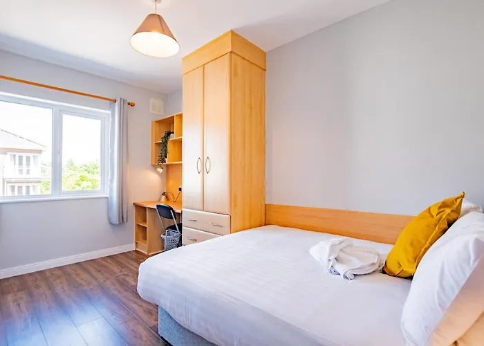 Bright & Spacious In Apartman *