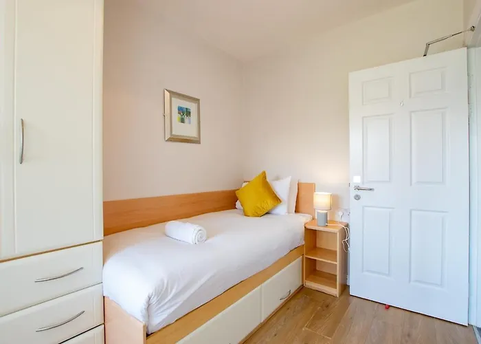 Bright & Spacious In